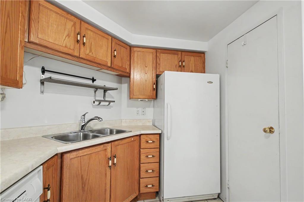 401-175 Hunter Street E Property Photo 15