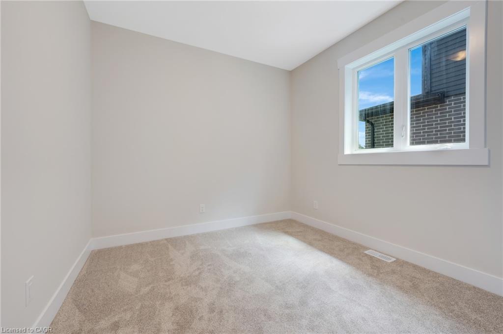 52 Moon Crescent Property Photo 22