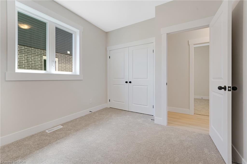 52 Moon Crescent Property Photo 23