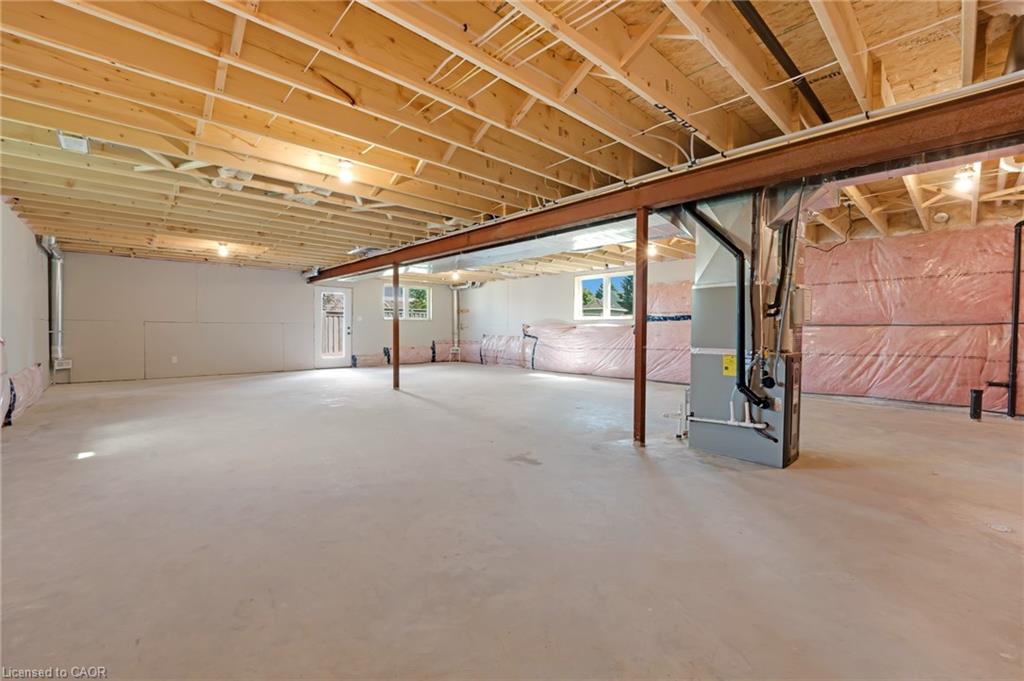 52 Moon Crescent Property Photo 24