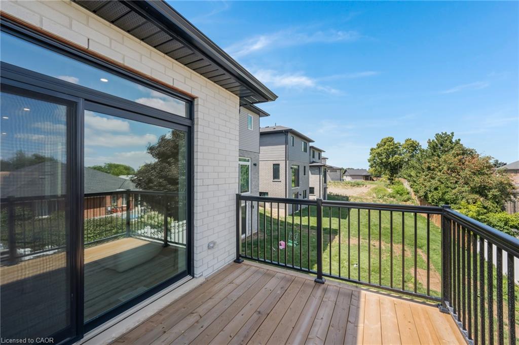 52 Moon Crescent Property Photo 26
