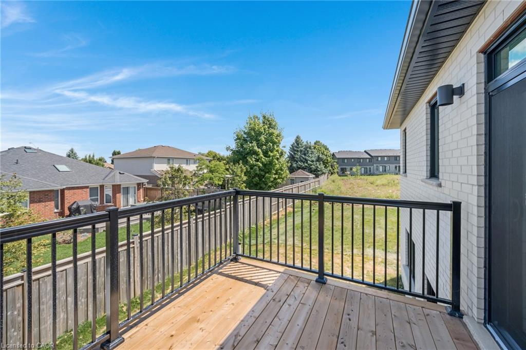 52 Moon Crescent Property Photo 28