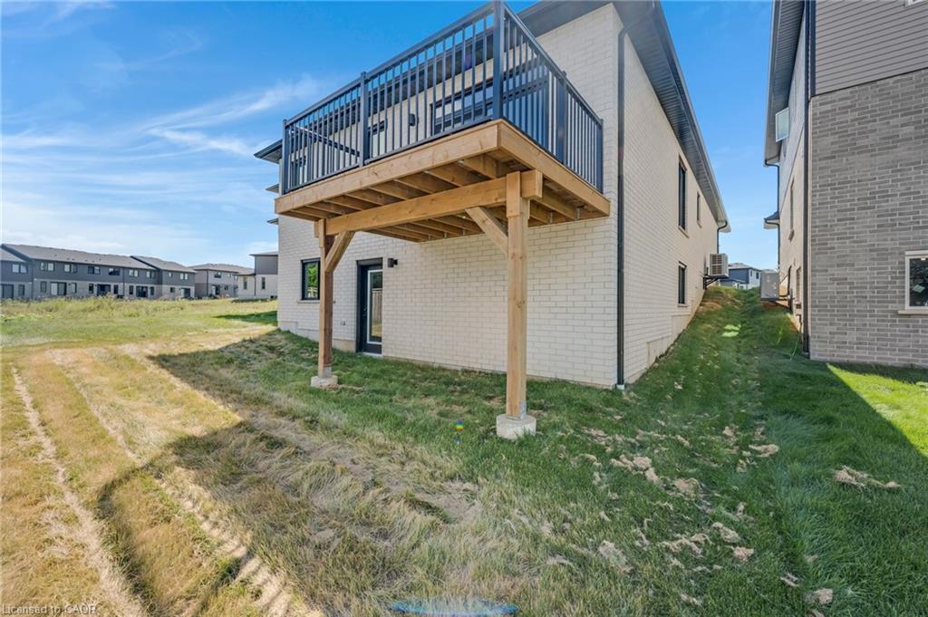 52 Moon Crescent Property Photo 30