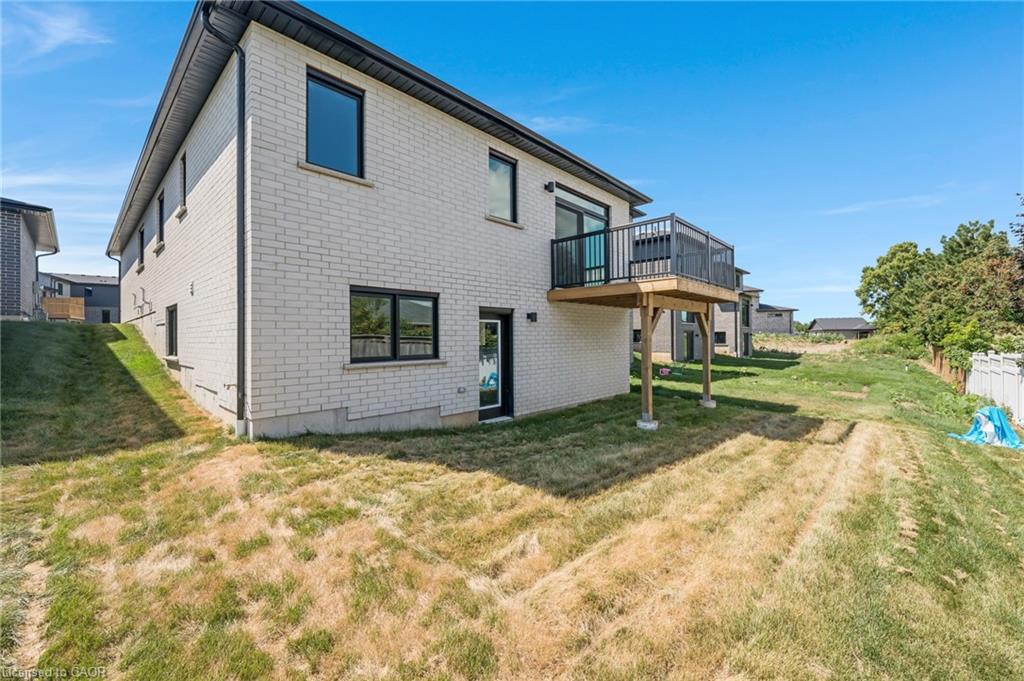 52 Moon Crescent Property Photo 31