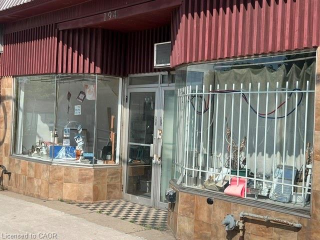 194 Kenilworth Avenue N Property Photo 1