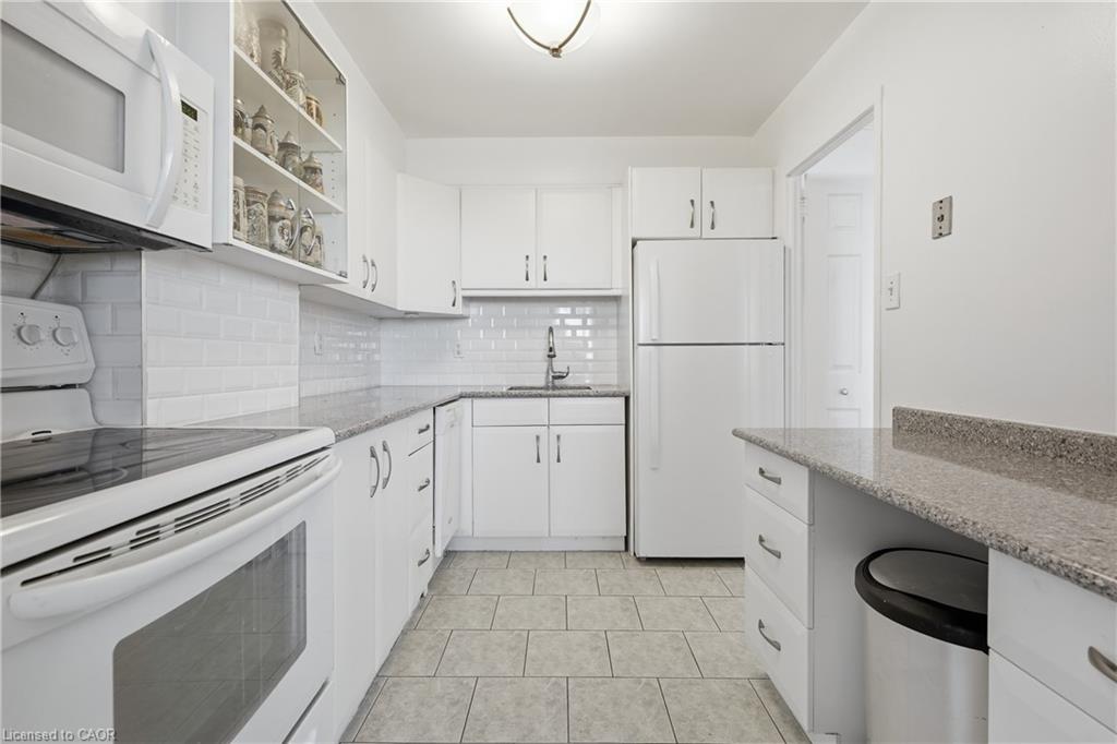 1005-15 Towering Heights Boulevard Property Photo 8