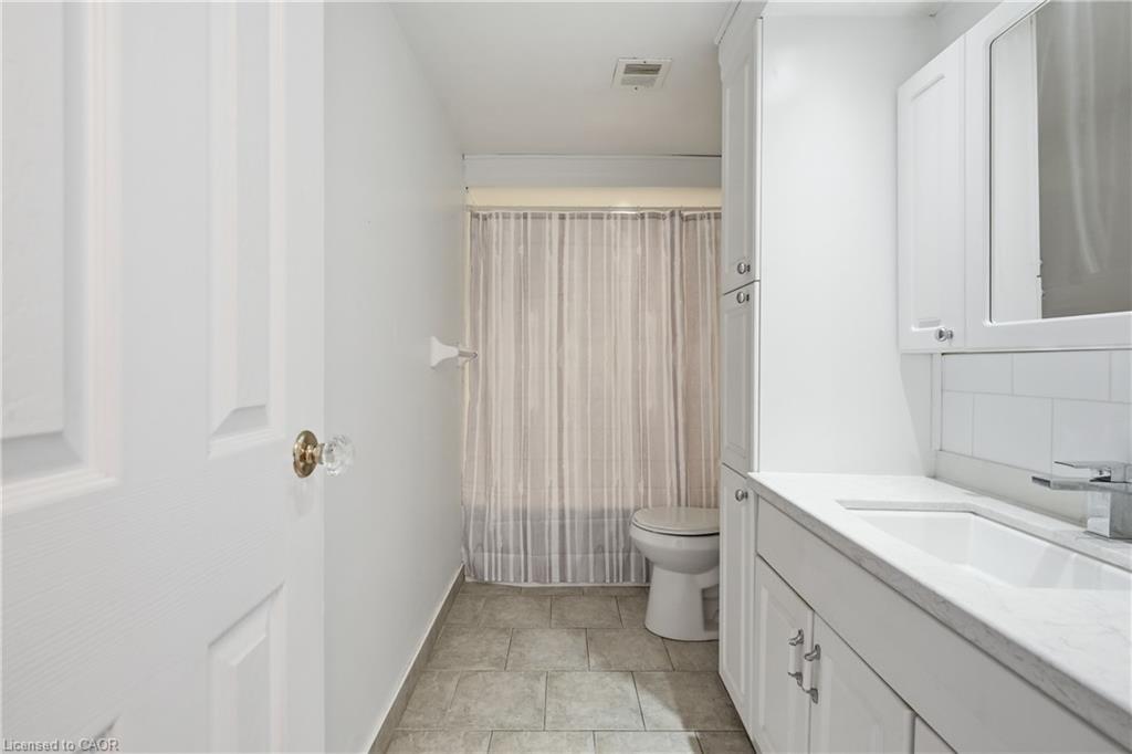 1005-15 Towering Heights Boulevard Property Photo 11