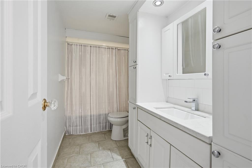 1005-15 Towering Heights Boulevard Property Photo 12