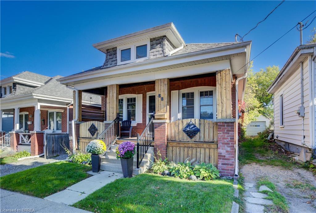 88 Walnut Street Property Photo 3
