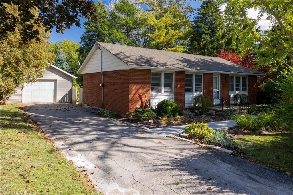156 Mutual Street N Property Photo 1