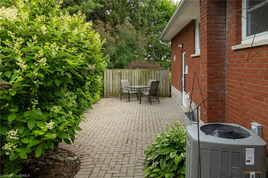 156 Mutual Street N Property Photo 8