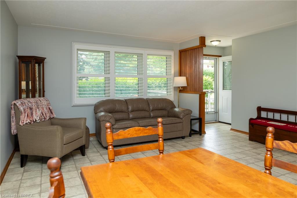 156 Mutual Street N Property Photo 13