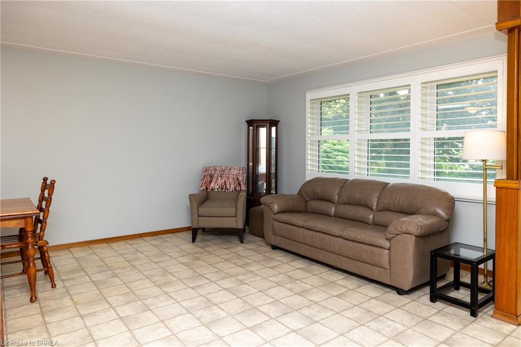 156 Mutual Street N Property Photo 14