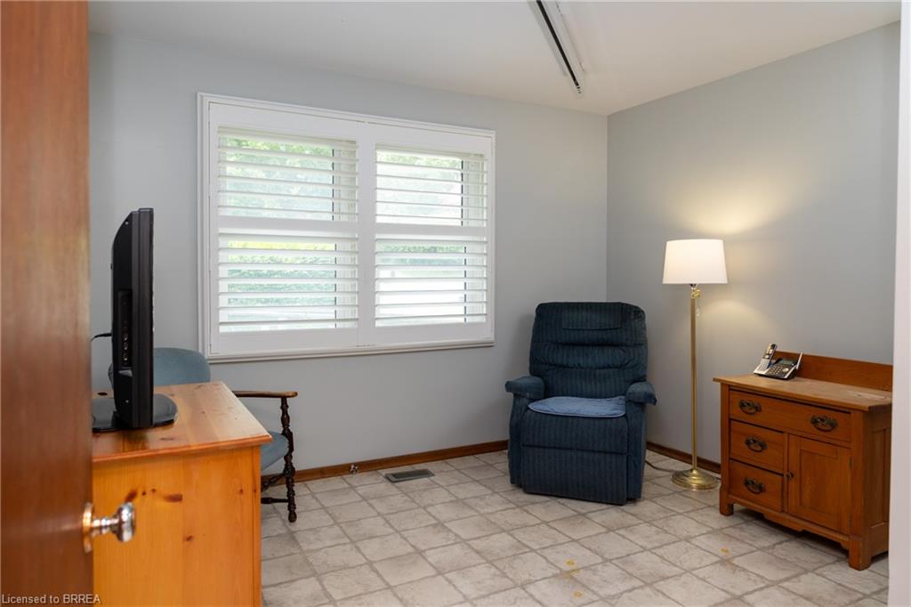 156 Mutual Street N Property Photo 17