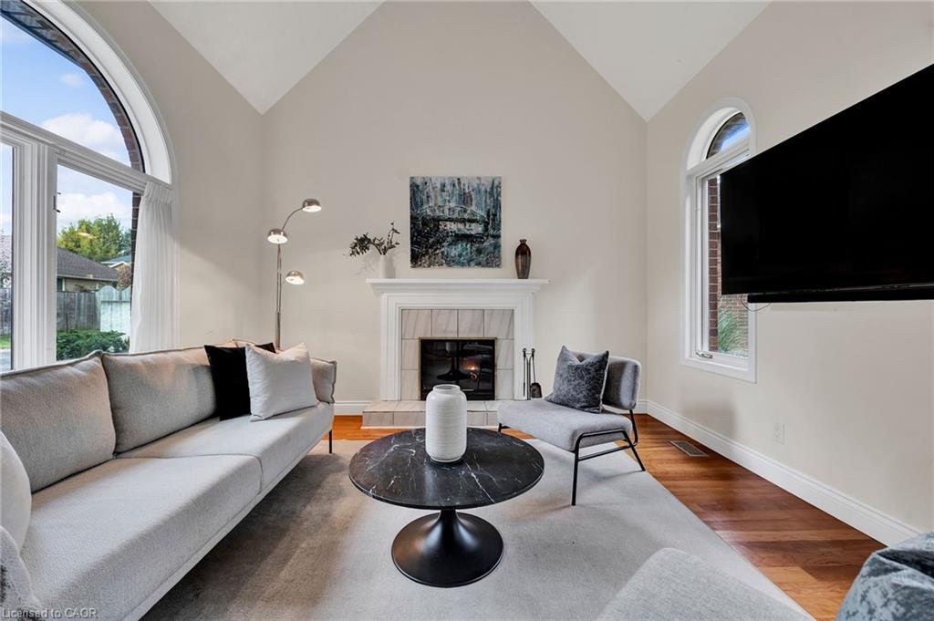 250 Grey Squirrel Place Property Photo 7