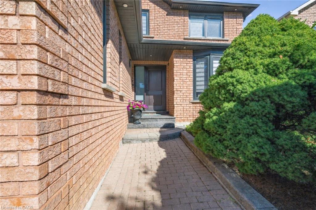2029 Kempton Park Drive Property Photo 4