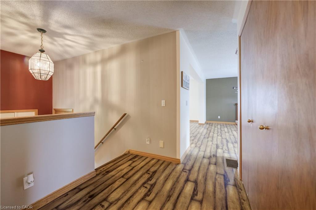 7298 Sideroad 8 W Property Photo 6