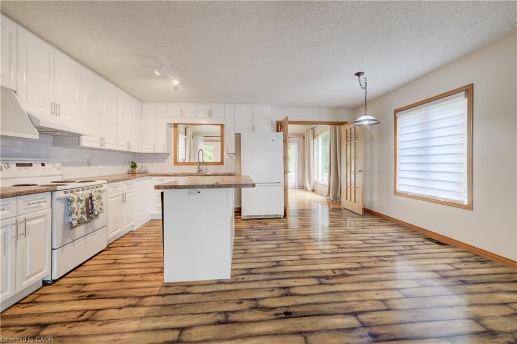 7298 Sideroad 8 W Property Photo 11