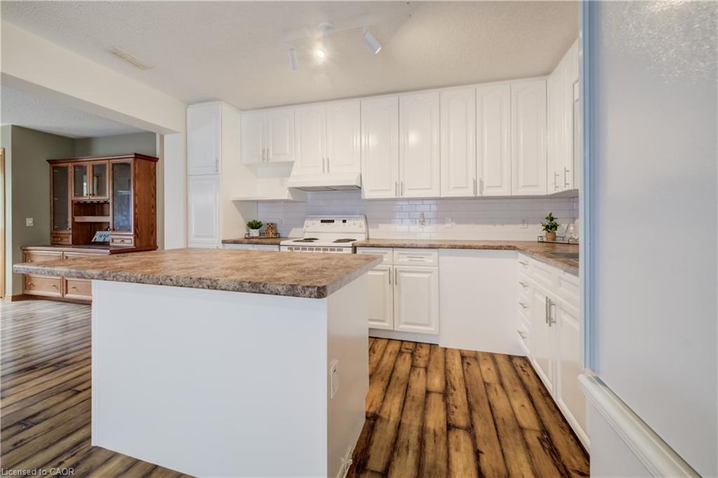 7298 Sideroad 8 W Property Photo 16