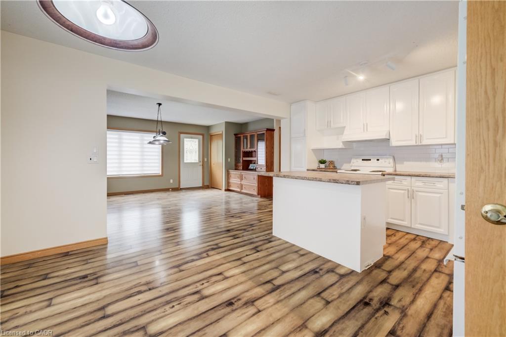 7298 Sideroad 8 W Property Photo 17