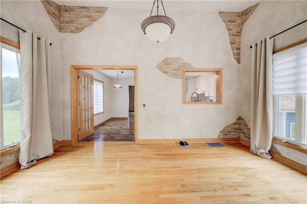 7298 Sideroad 8 W Property Photo 20