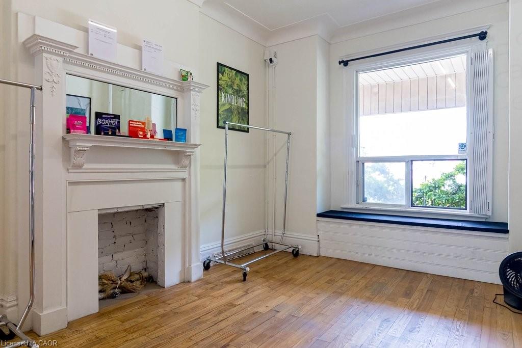 35 Pine Street Property Photo 5