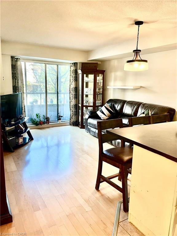 207-140 Bathurst Street Property Photo 14
