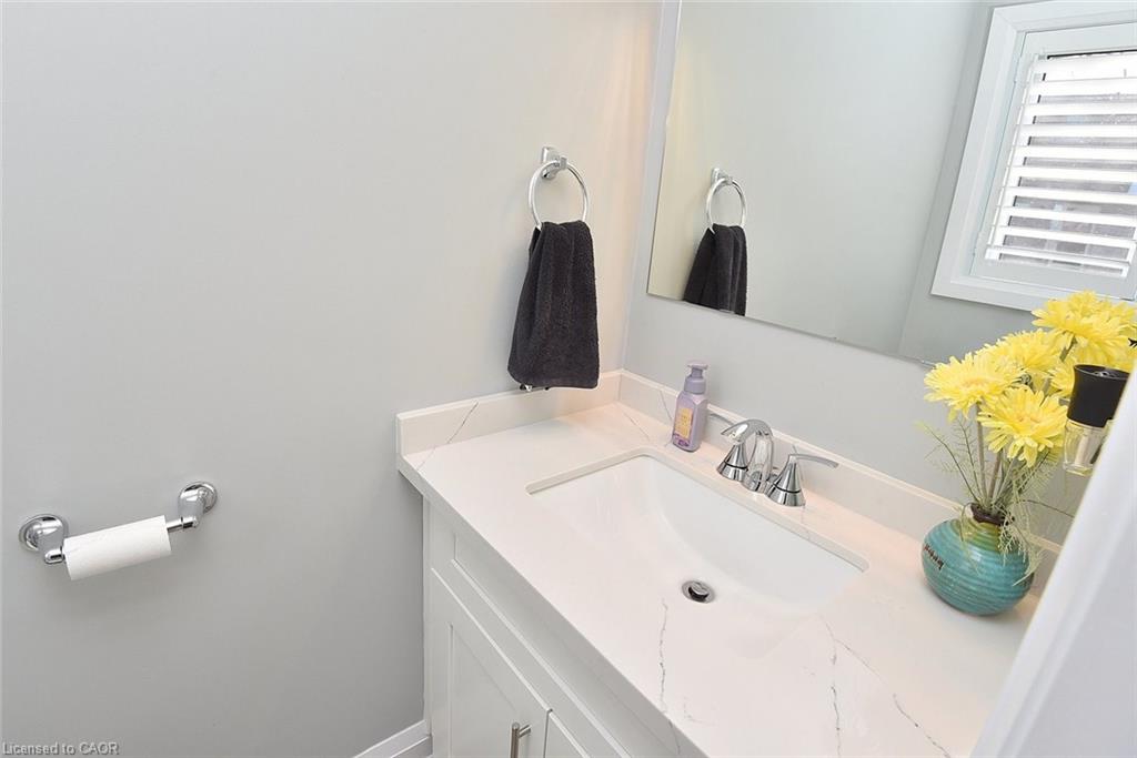 36-2774 King Street E Property Photo 22