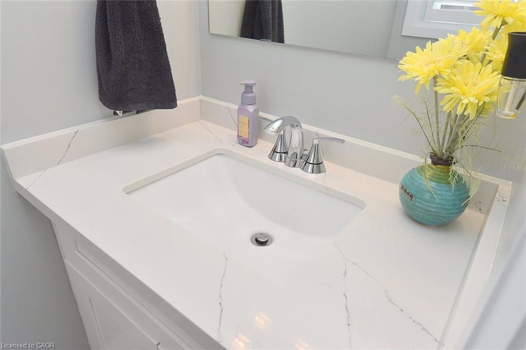 36-2774 King Street E Property Photo 23