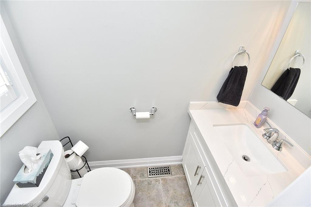 36-2774 King Street E Property Photo 24