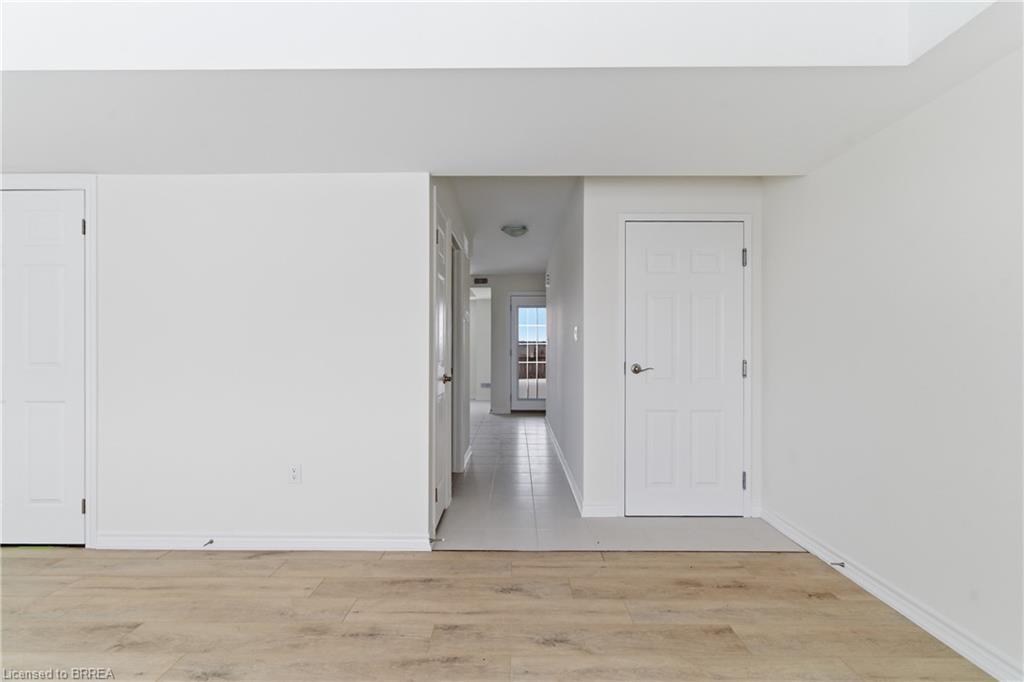 33a-85 Mullin Drive Property Photo 4