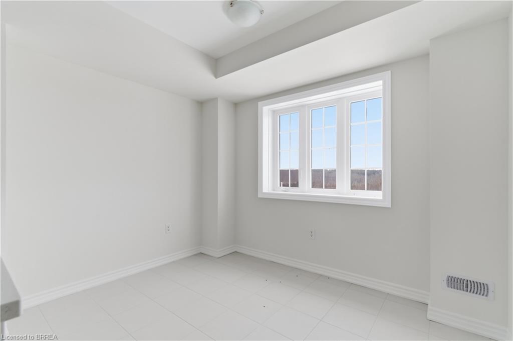 33a-85 Mullin Drive Property Photo 8