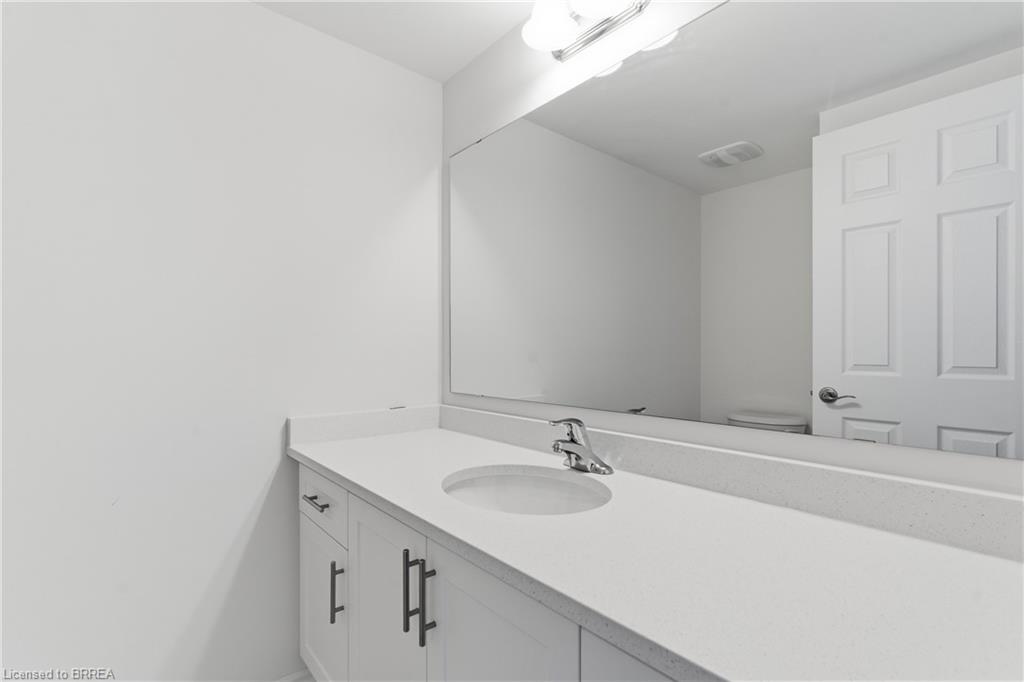 33a-85 Mullin Drive Property Photo 10
