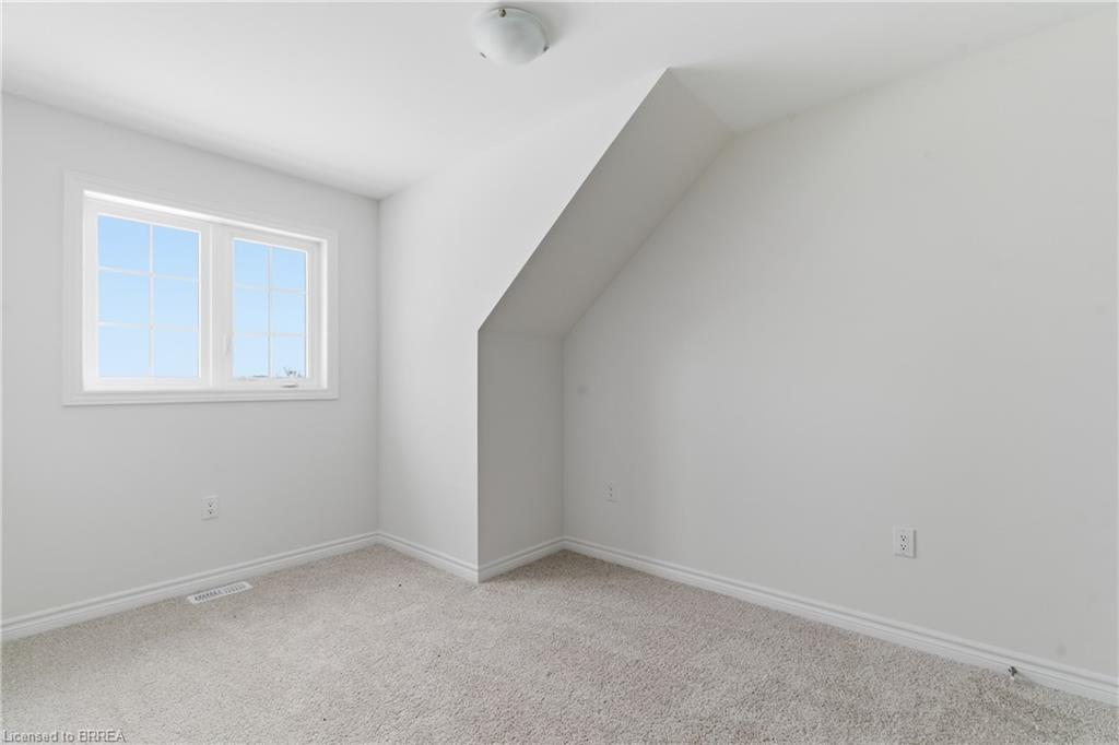 33a-85 Mullin Drive Property Photo 14