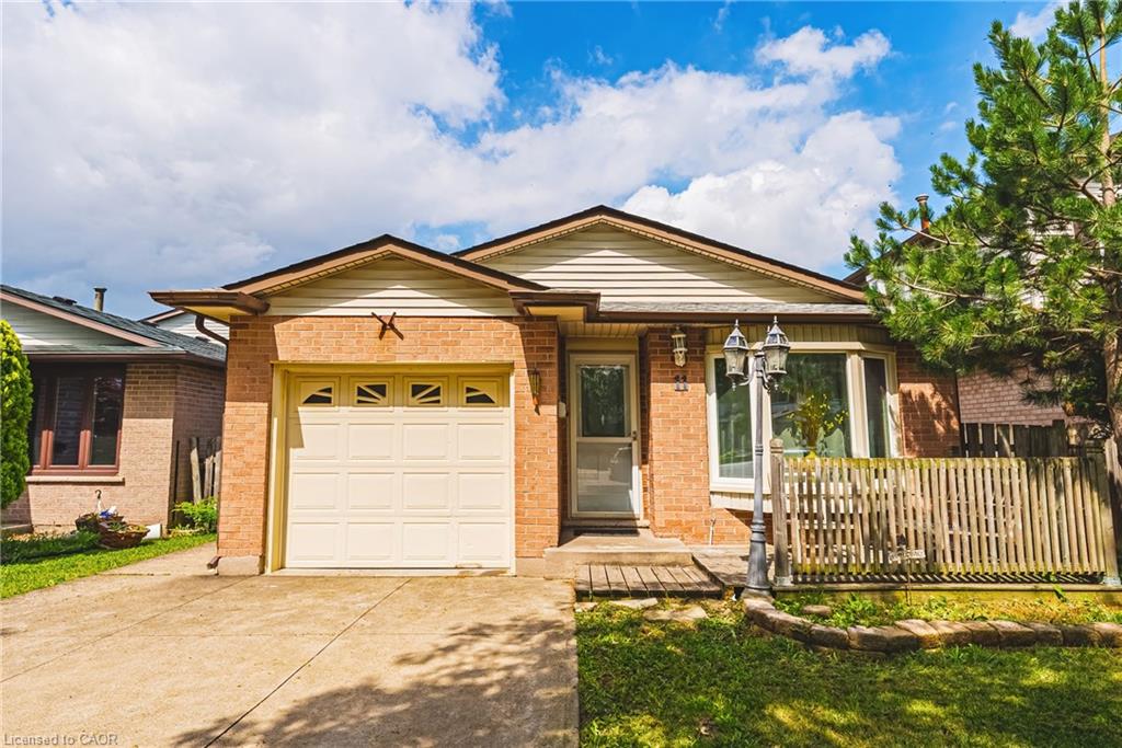 11 Drakes Drive Property Photo 1