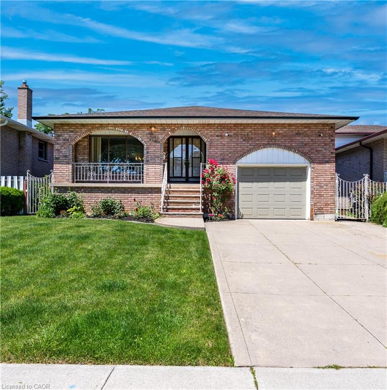 102 Markson Crescent Property Photo 1
