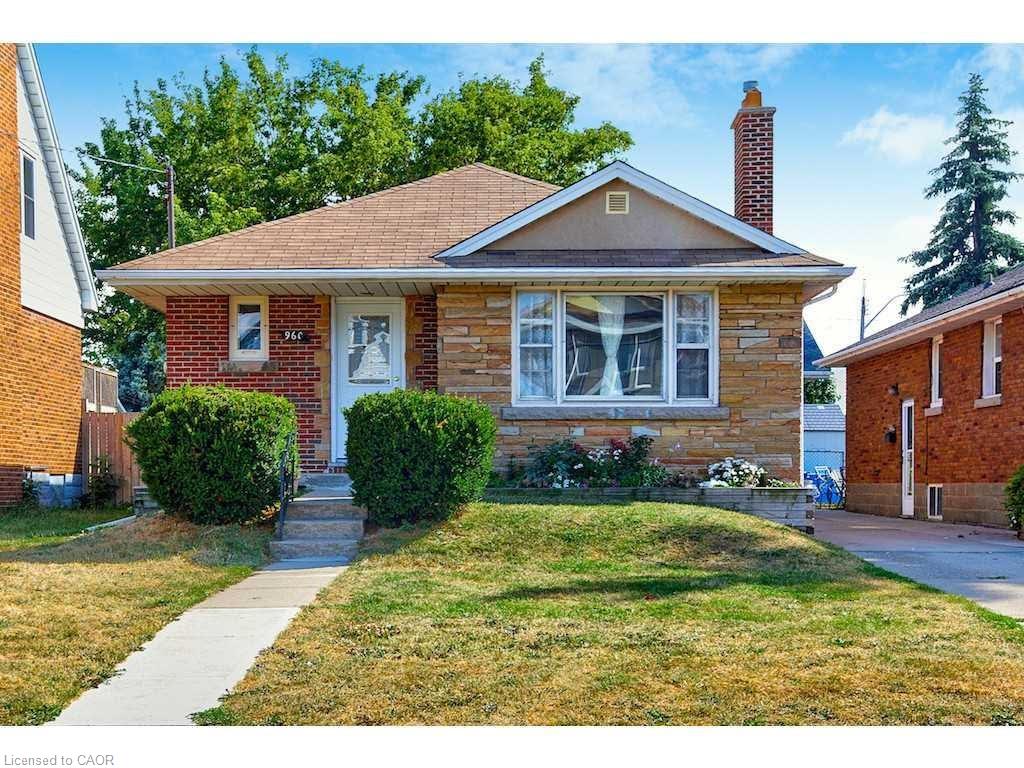 960 Dunsmure Road Property Photo 1
