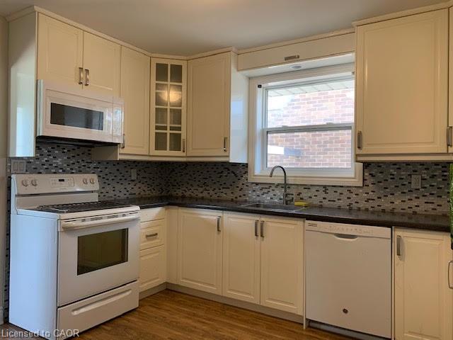 960 Dunsmure Road Property Photo 2