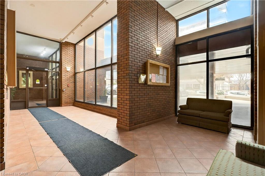 1003-222 Jackson Street W Property Photo 5
