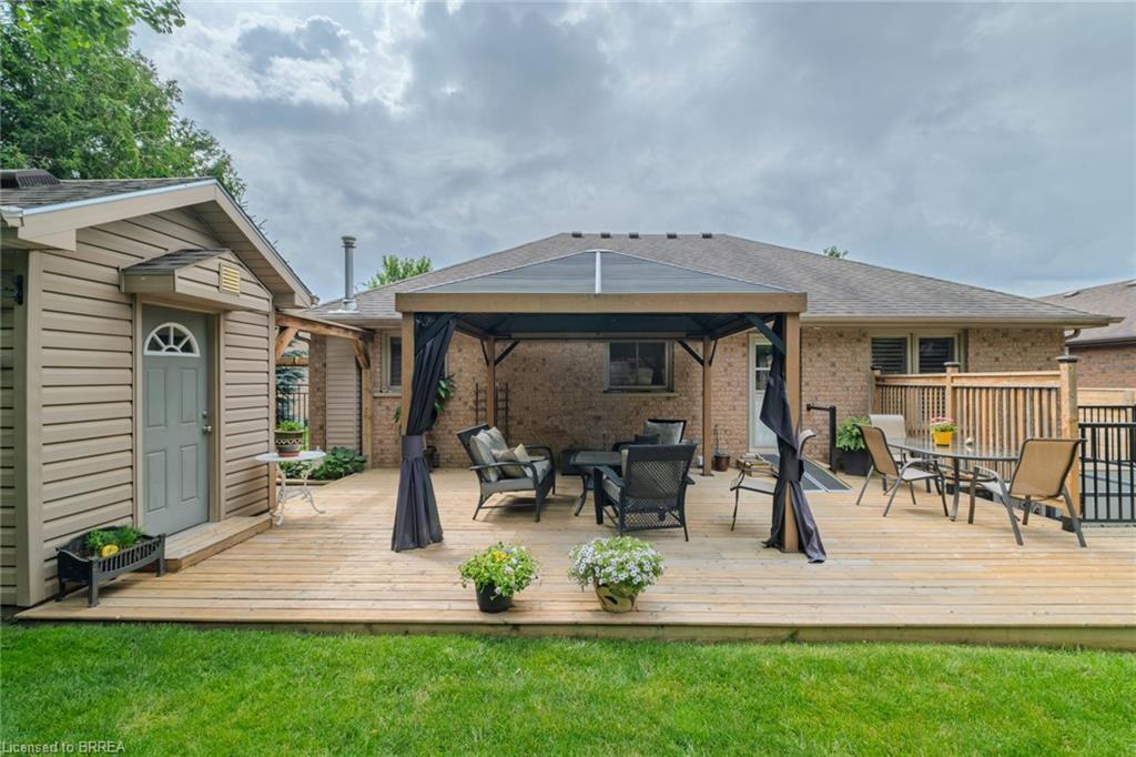 39 Russell Crescent Property Photo 8