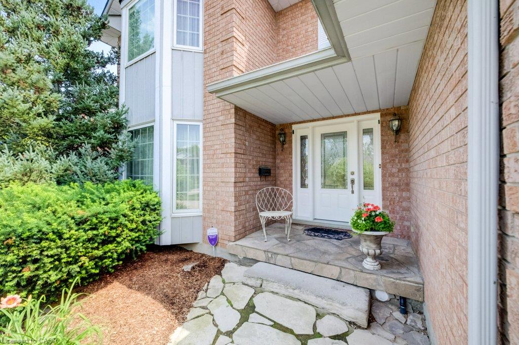 449 Knightsbridge Court Property Photo 3