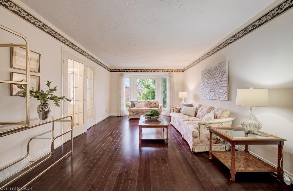 449 Knightsbridge Court Property Photo 8
