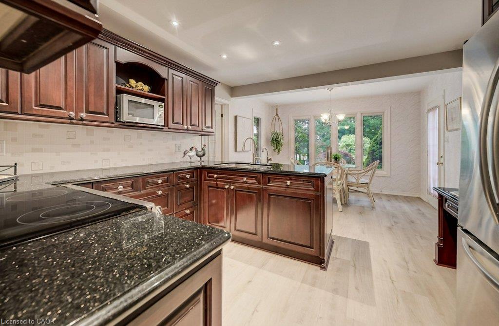 449 Knightsbridge Court Property Photo 9