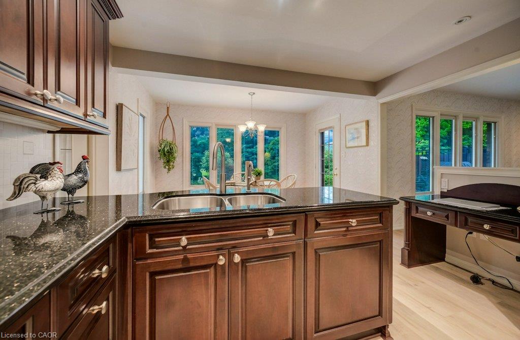 449 Knightsbridge Court Property Photo 10
