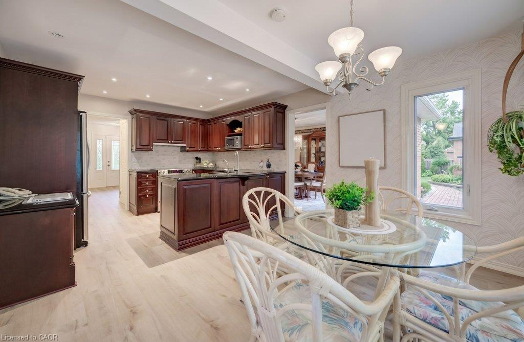 449 Knightsbridge Court Property Photo 12