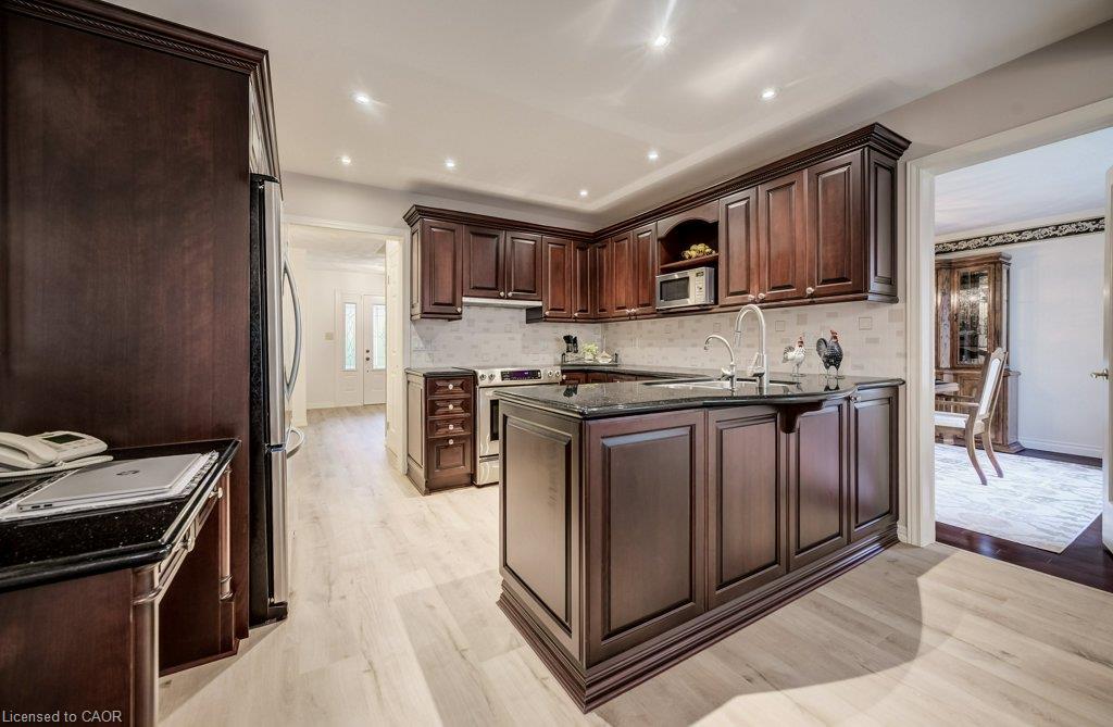 449 Knightsbridge Court Property Photo 16