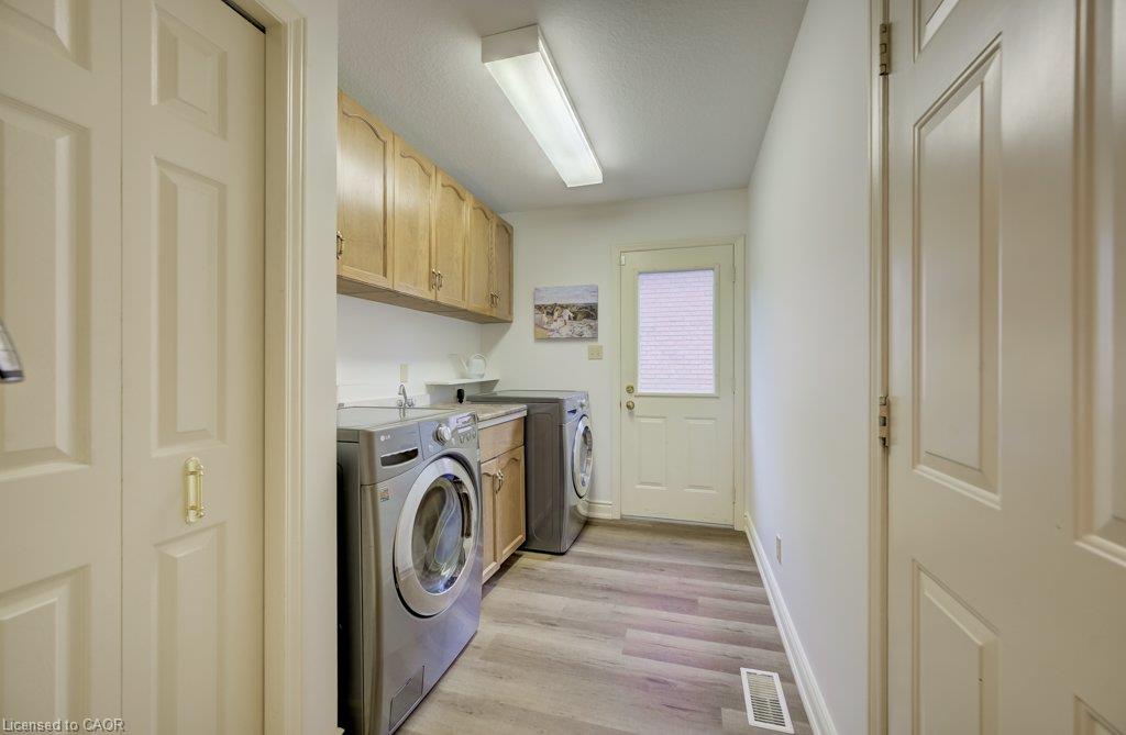 449 Knightsbridge Court Property Photo 21