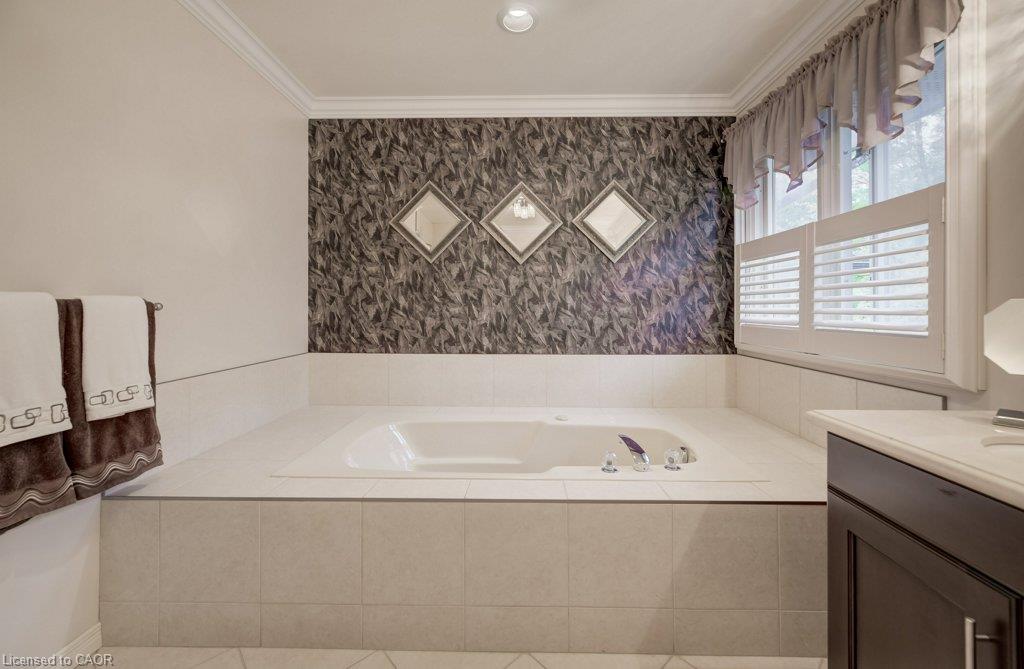 449 Knightsbridge Court Property Photo 28