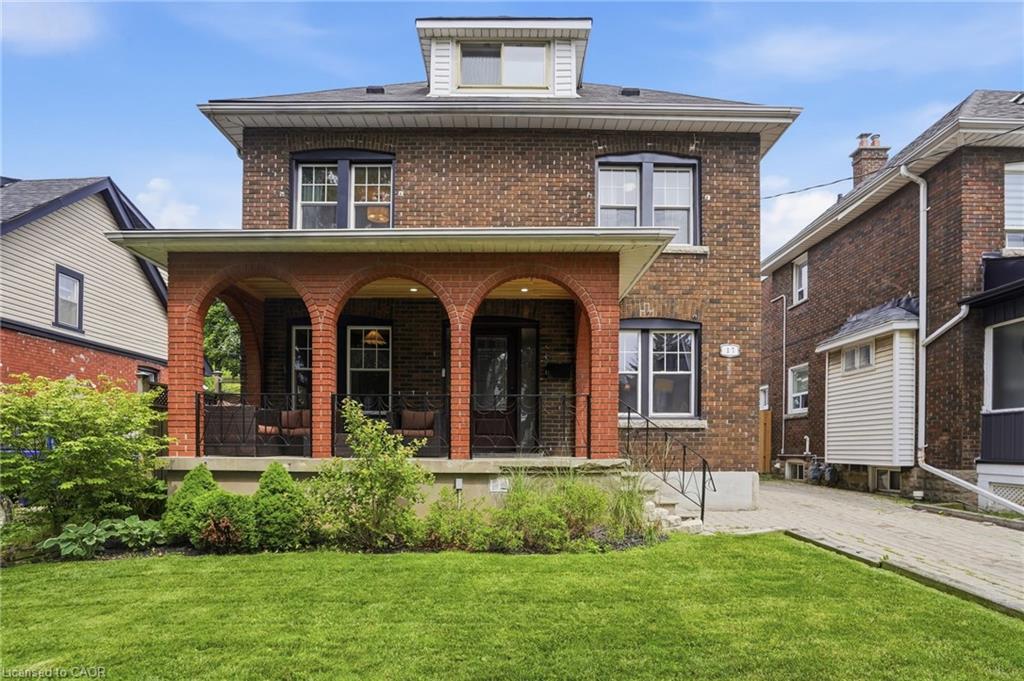 17 Tuxedo Avenue S Property Photo 1