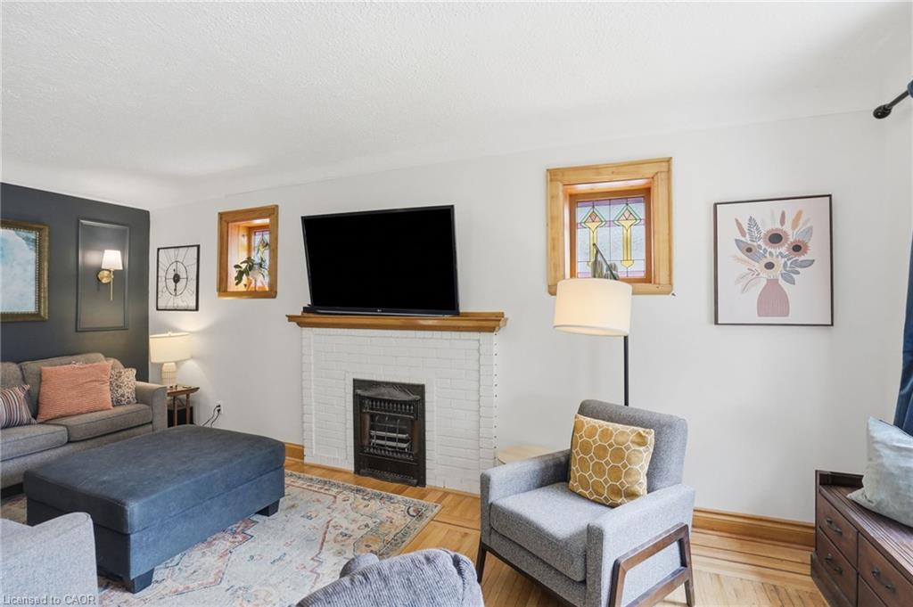 17 Tuxedo Avenue S Property Photo 8